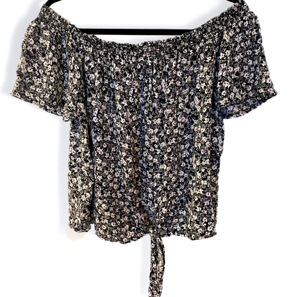 Arizona Jean Co, Funny and flirty blouse. Size M